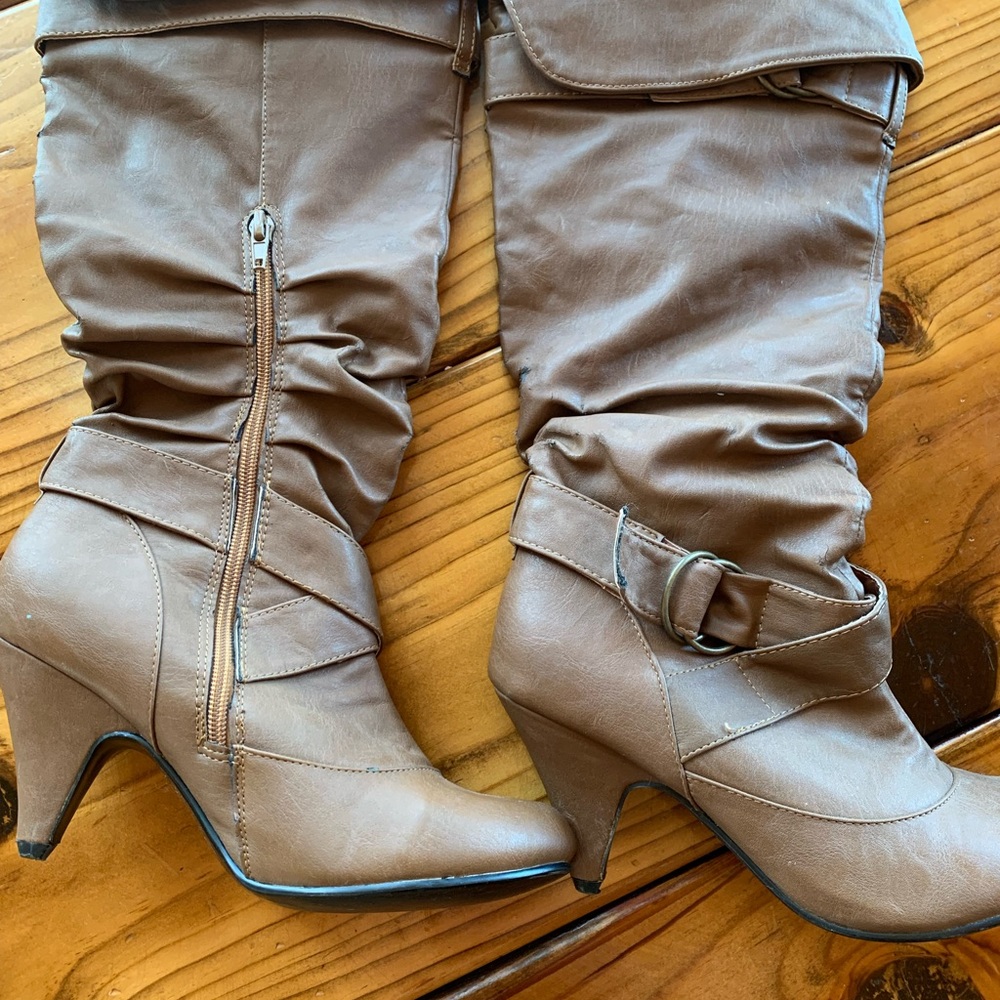 Boots - Picture 4 of 8